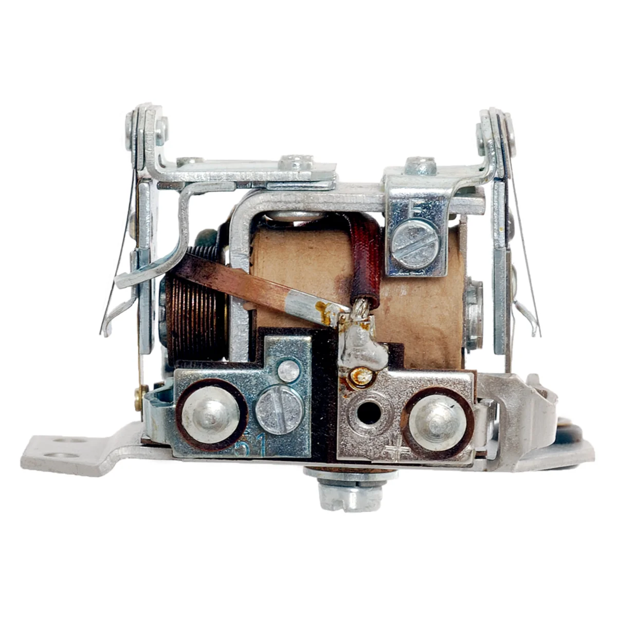 Jännitteensäädin, tasasähkögeneraattori